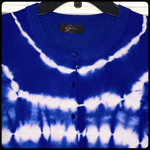 ROYAL BLUE & WHITE TIE DYED BUTTON FRONT SWEATER - Picture 2 of 4